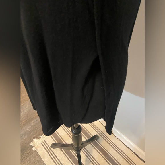 Long Lightweight Tee - Picture 5 of 7